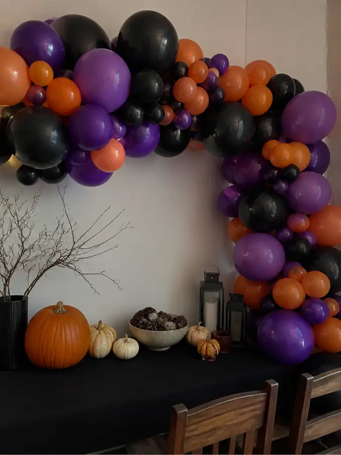 Halloween balloon garland
